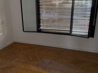 Foto 11 de Casa en planta baja con dos dormitorios, baño, cocina, living, patio. En planta alta dos departamentos de un dormitorio y un monoambiente amplio con b