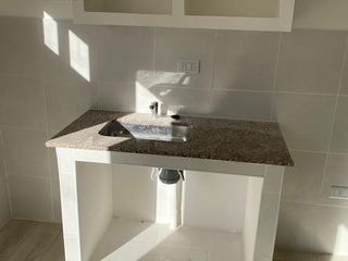 Foto 6 de Casa en planta baja con dos dormitorios, baño, cocina, living, patio. En planta alta dos departamentos de un dormitorio y un monoambiente amplio con b