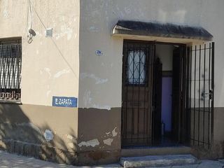 Casa en venta con renta en Villa Centenario, Lomas de Zamora. Oportunidad