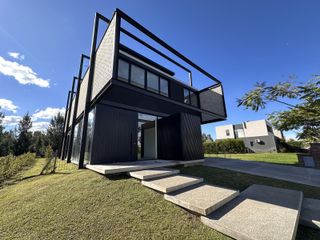 Foto 2 de Casa con 3 dormitorios en Venta y Alquiler en Los Castaños, Nordelta
