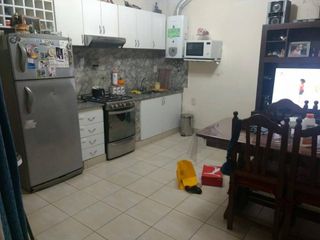 Foto 1 de PH en venta - 2 Dormitorios 1 Baño - Cochera - 65Mts2 - Lomas del Mirador, La Matanza
