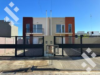 Foto 2 de En venta, dúplex de 2 dormitorios, B° Altos de Alberdi, Plottier.