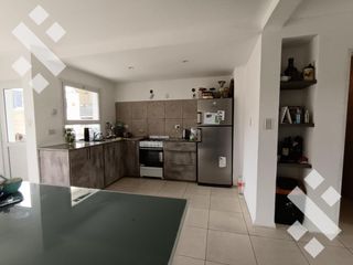 Foto 9 de En venta, dúplex de 2 dormitorios, B° Altos de Alberdi, Plottier.