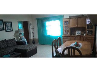 Foto 5 de VENTA DE CASA CONFORTABLE CON QUINCHO Y PILETA, RIVADAVIA (CENTRO)