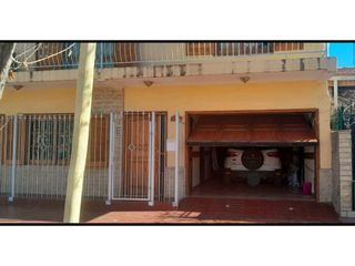 Foto 2 de VENTA DE CASA CONFORTABLE CON QUINCHO Y PILETA, RIVADAVIA (CENTRO)