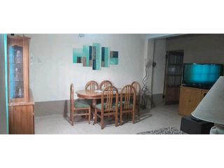 Foto 3 de VENTA DE CASA CONFORTABLE CON QUINCHO Y PILETA, RIVADAVIA (CENTRO)