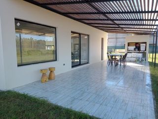 Foto 2 de Casa en Acacias PERMUTA Y FINANCIA - Puertos
