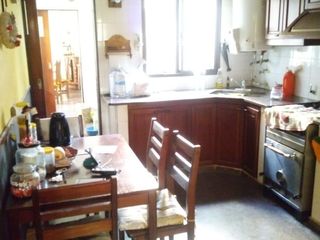 Foto 3 de Casa en venta - 4 dormitorios 2 baños - Cocheras - 255mts2 - Gonnet, La Plata