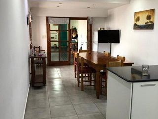 Foto 5 de Chalet 5 ambientes sobre lote de 412m2 en Misiones y Santa Cruz
