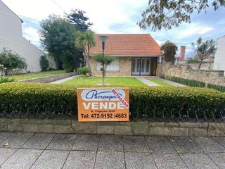 Foto 1 de Chalet 5 ambientes sobre lote de 412m2 en Misiones y Santa Cruz