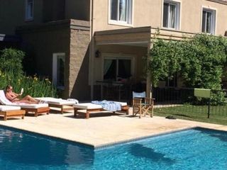 Foto 3 de Venta - Excelente casa sobre lote de 2200 m2 en La Emilia - VCO Propiedades