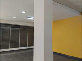 Foto 2 de La Pradera, Local Comercial en Renta, 140m2, 4 Ambientes.
