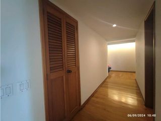 En venta amplio apartamento en la tomatera, Poblado