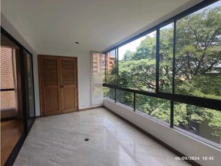 En venta amplio apartamento en la tomatera, Poblado