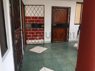 Foto 1 de Rento oficina 130m2  Av. Teniente Hugo Ortiz