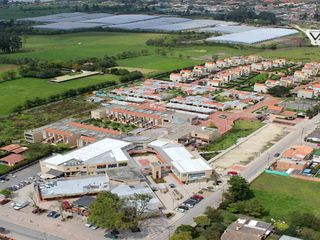 HERMOSA CASA UBICADA EN EL MEJOR SECTOR DE CHIA.