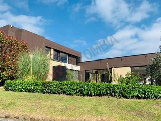 Foto 5 de VENDO CASA LA CALERA DISEÑO ÚNICO