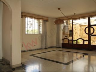 Foto 2 de EN VENTA CASA ESQUINERA EN BARRIO MALIBU