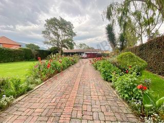 Casa Campestre Con Vista A Las Montañas En Chia