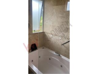 Foto 4 de VENDO HERMOSA CASA MACADAMIA LA CALERA