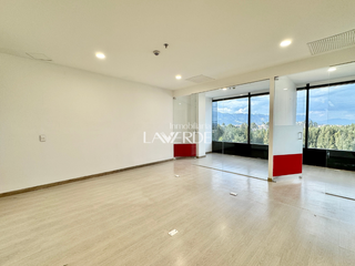 Foto 10 de Venta - Oficina Con Excelentes Acabados Y Vista Exterior En Sabana Park