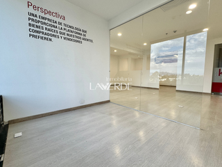 Foto 2 de Venta - Oficina Con Excelentes Acabados Y Vista Exterior En Sabana Park
