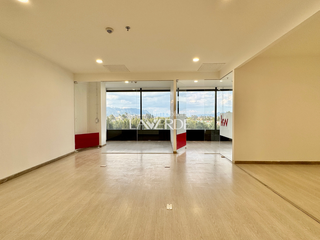 Foto 4 de Venta - Oficina Con Excelentes Acabados Y Vista Exterior En Sabana Park