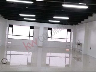 Foto 6 de Vendo Edificación en Prado Veraniego, 2 Niveles, 420m2, uso comercial