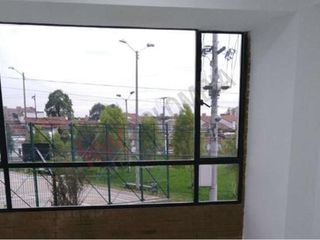 Foto 5 de Vendo Edificación en Prado Veraniego, 2 Niveles, 420m2, uso comercial
