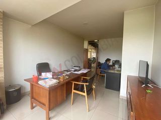 Foto 19 de Vendo Edificación en Prado Veraniego, 2 Niveles, 420m2, uso comercial