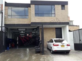 Foto 2 de Vendo Edificación en Prado Veraniego, 2 Niveles, 420m2, uso comercial