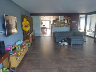 Foto 4 de Casa en venta - 3 Dormitorios 3 Baños - Cochera - 345Mts2 - La Plata