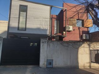Foto 1 de Casa en venta - 3 Dormitorios 3 Baños - Cochera - 345Mts2 - La Plata