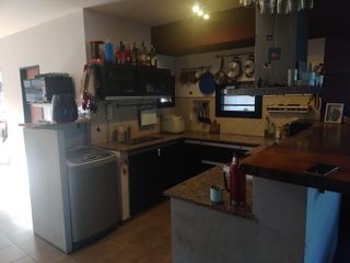 Foto 8 de Casa en venta - 3 Dormitorios 3 Baños - Cochera - 345Mts2 - La Plata