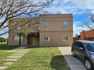 Foto 8 de Amplia casa en venta con salida a la laguna - El Cantón
