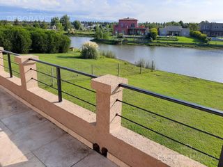 Foto 1 de Amplia casa en venta con salida a la laguna - El Cantón