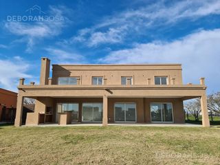 Foto 10 de Amplia casa en venta con salida a la laguna - El Cantón