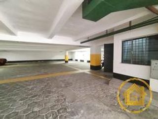 Foto 11 de Venta de Oficina con parqueadero y bodega, amplia vista hacia Av. Mariscal Sucre El Condado
