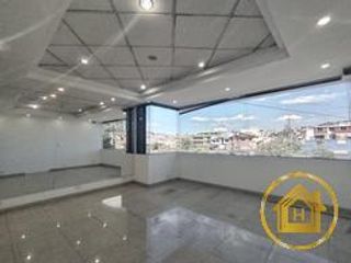 Foto 1 de Venta de Oficina con parqueadero y bodega, amplia vista hacia Av. Mariscal Sucre El Condado