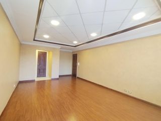 Renta de Oficina con sala de reuniones 100m², con 2 parqueaderos, sector el Condado.