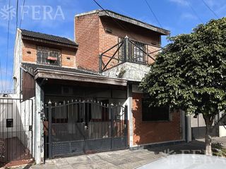 Foto 1 de Venta de PH de 5 ambientes con cochera en Quilmes