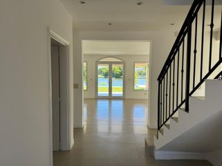 Foto 2 de Casa en Venta  SAN ISIDRO LABRADOR a la LAGUNA , VILLANUEVA. TIGRE