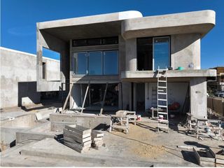 Foto 1 de Casa en venta y alquiler anual al rio, en barrio El Yacht, Nordelta, Tigre