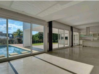 Foto 7 de Casa en venta y alquiler anual al rio, en barrio El Yacht, Nordelta, Tigre