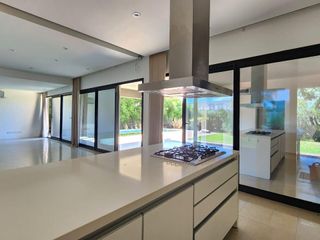 Foto 11 de Casa en venta y alquiler anual al rio, en barrio El Yacht, Nordelta, Tigre