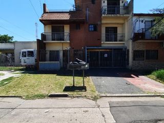 Foto 2 de Casa PH en venta en Quilmes Oeste
