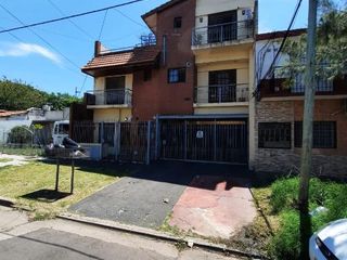 Foto 1 de Casa PH en venta en Quilmes Oeste