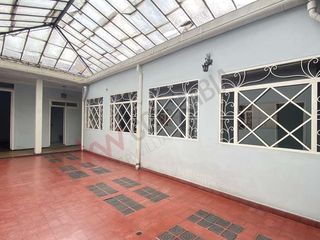 Vendo propiedad de Uso Comercial, ubicada en el Parque Principal de Facatativá