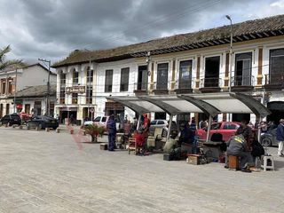 Vendo propiedad de Uso Comercial, ubicada en el Parque Principal de Facatativá