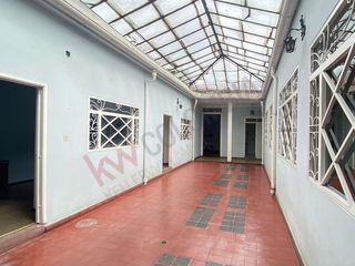 Vendo propiedad de Uso Comercial, ubicada en el Parque Principal de Facatativá